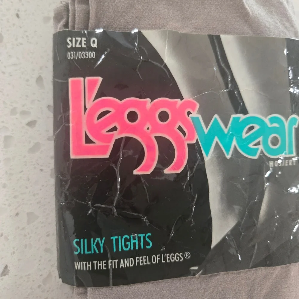 Leggs Wear Tights Womens SIze Q Silky Sandstone Brown Size Q Vintage 031/03300‎